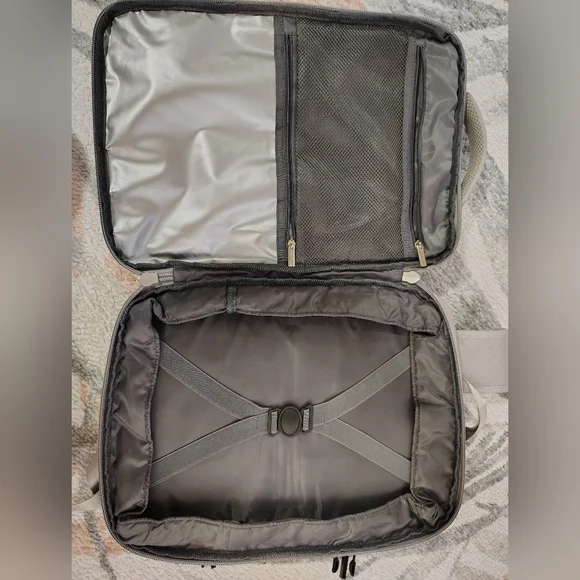 🔥SALE 💯 Large Gray Backpack - Picture 3 of 5